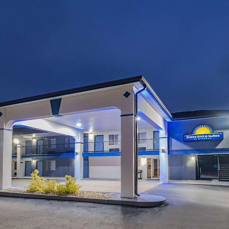 Days Inn By Wyndham Hamilton Экстерьер фото