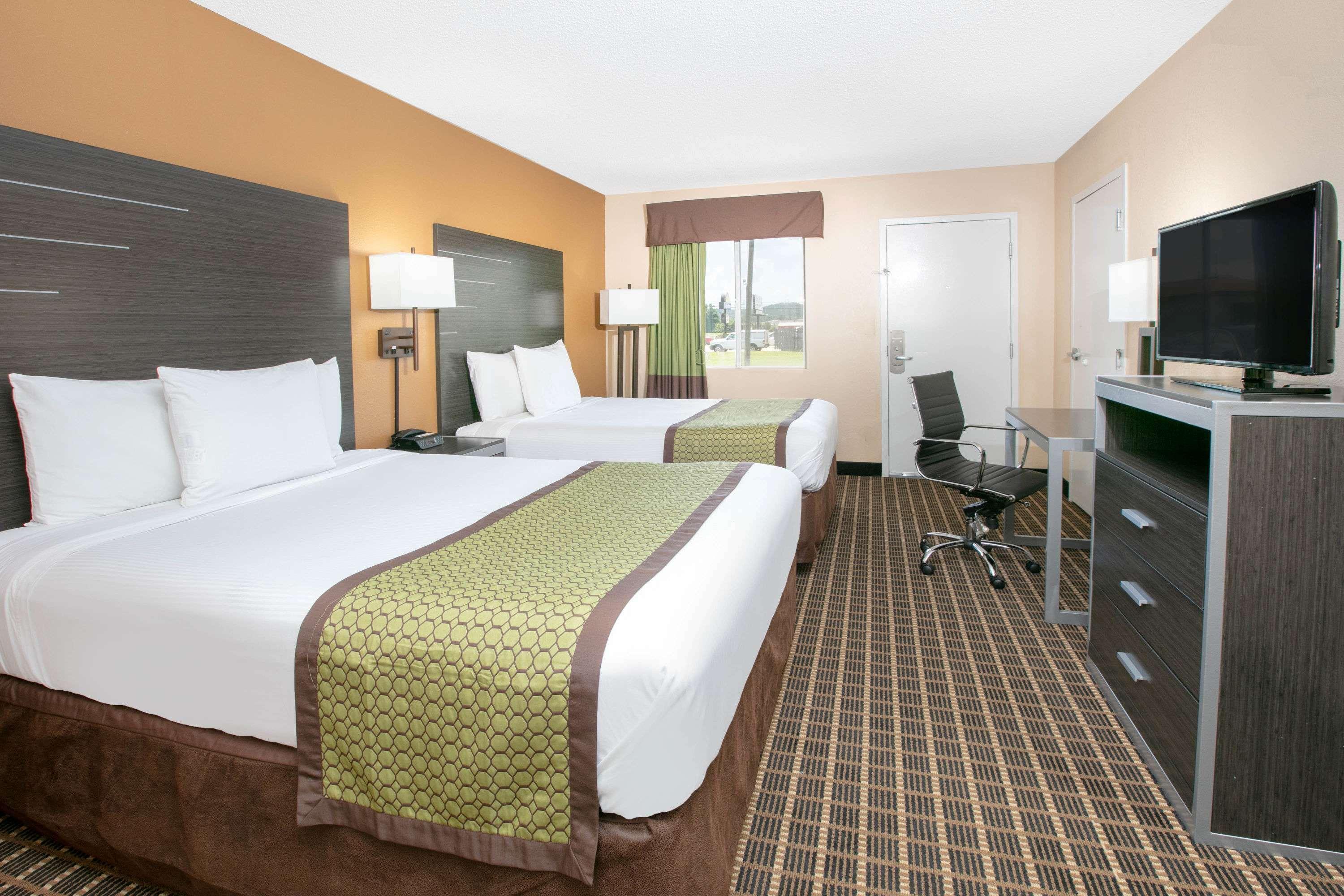 Days Inn By Wyndham Hamilton Экстерьер фото