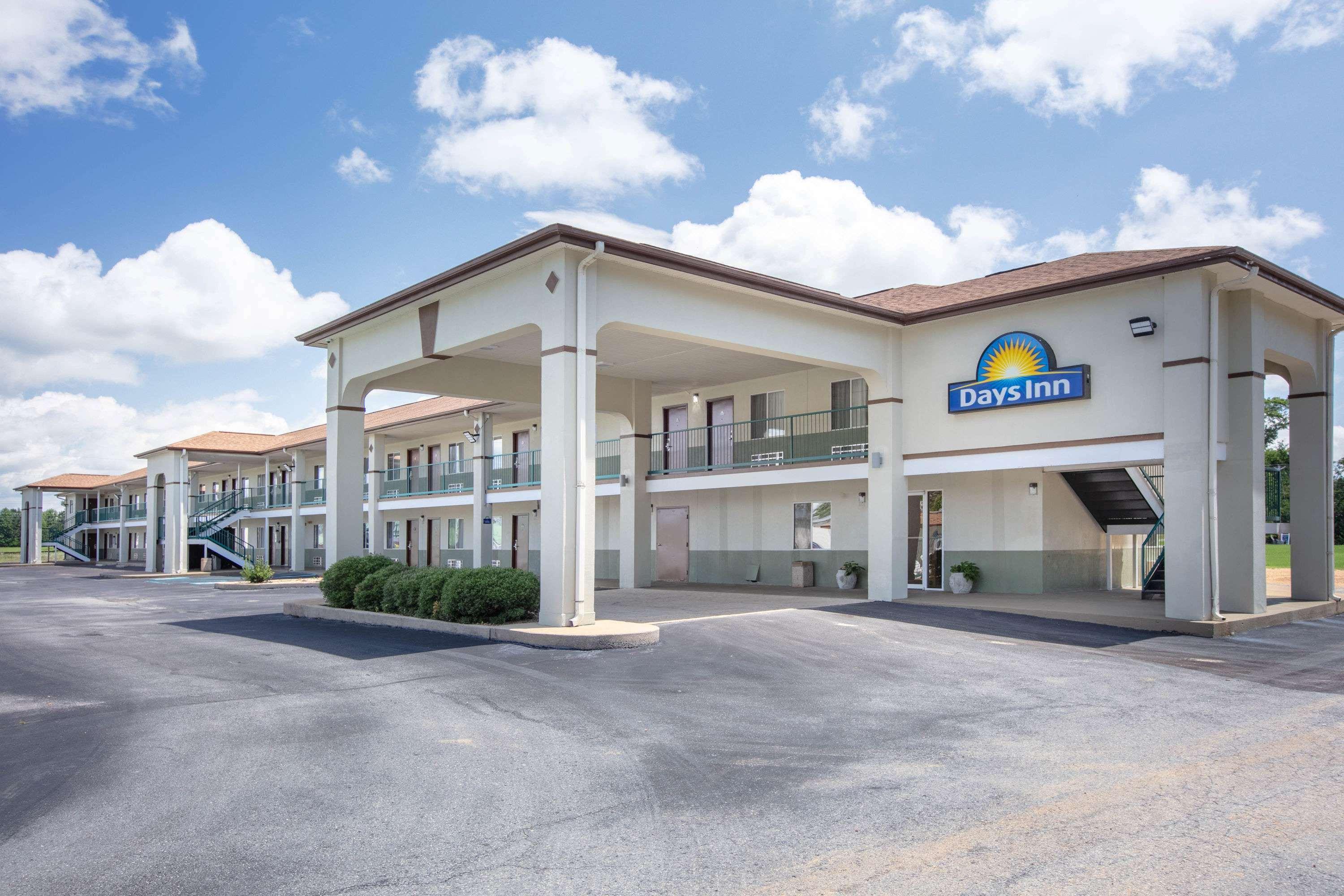Days Inn By Wyndham Hamilton Экстерьер фото