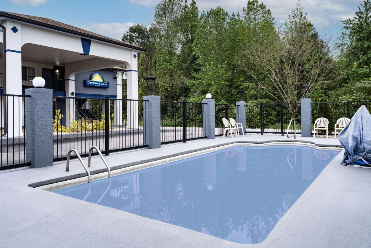 Days Inn By Wyndham Hamilton Экстерьер фото