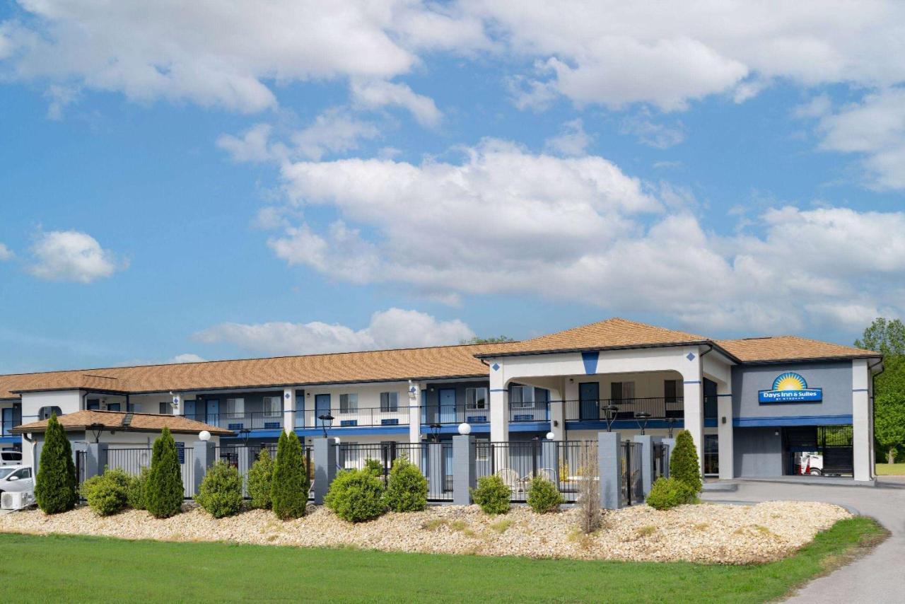 Days Inn By Wyndham Hamilton Экстерьер фото