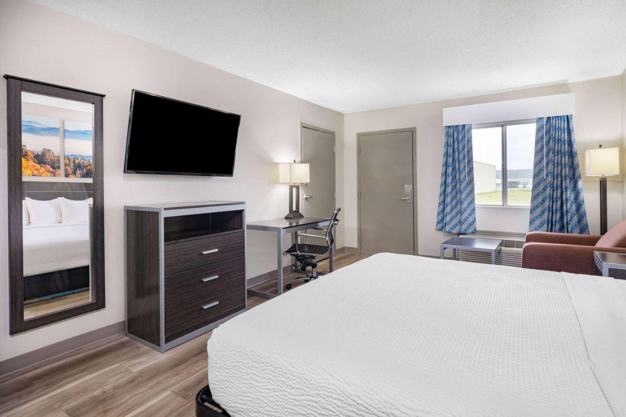 Days Inn By Wyndham Hamilton Экстерьер фото