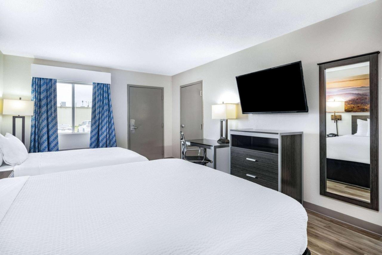 Days Inn By Wyndham Hamilton Экстерьер фото
