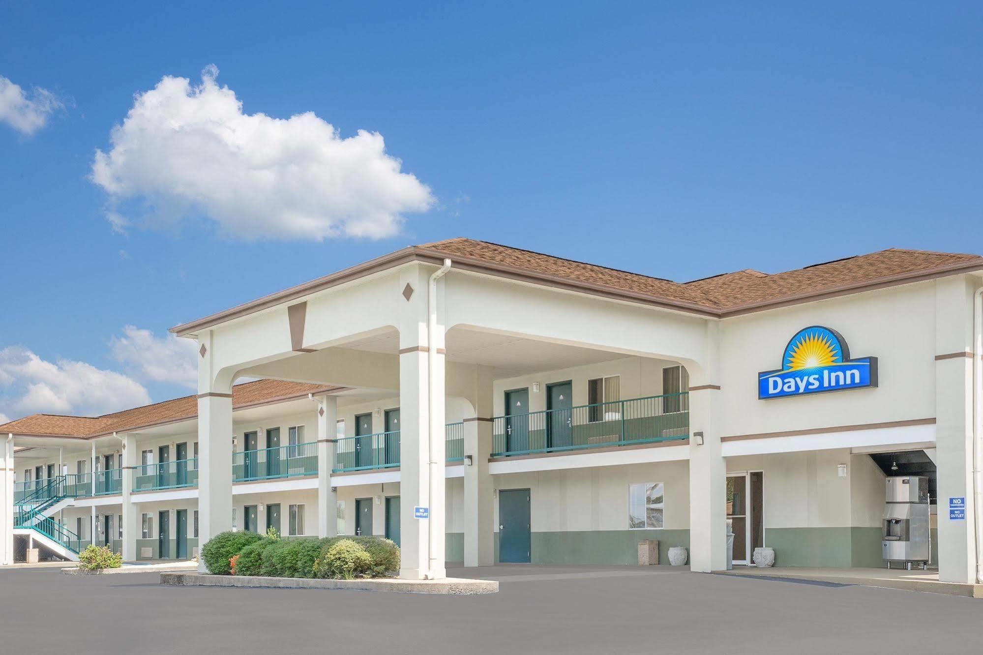 Days Inn By Wyndham Hamilton Экстерьер фото